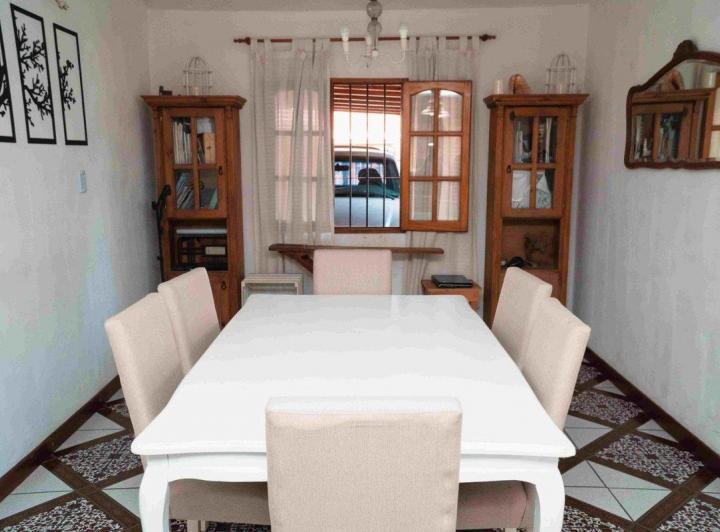 VENTA CASA 4 DORMITORIOS BARRIO JARDIN DEL SUR 1