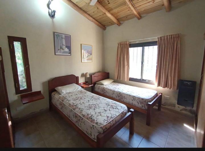 VENTA CASA 3 DORMITORIOS-PILETA EN  LOS REARTES 2