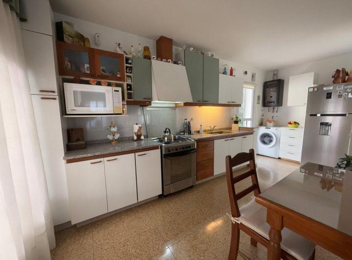 VENDE CASA CON PILETA BARRIO DEAN FUNES 2