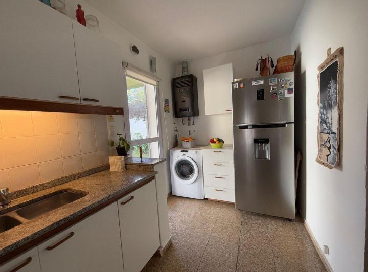VENDE CASA CON PILETA BARRIO DEAN FUNES 3