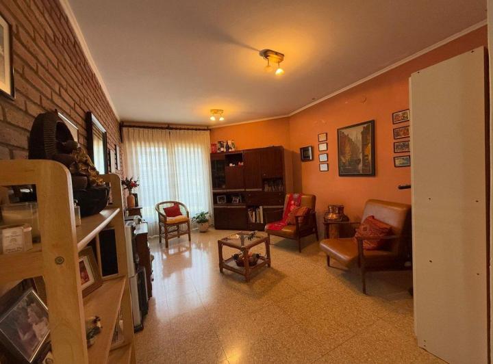 VENDE CASA CON PILETA BARRIO DEAN FUNES 5