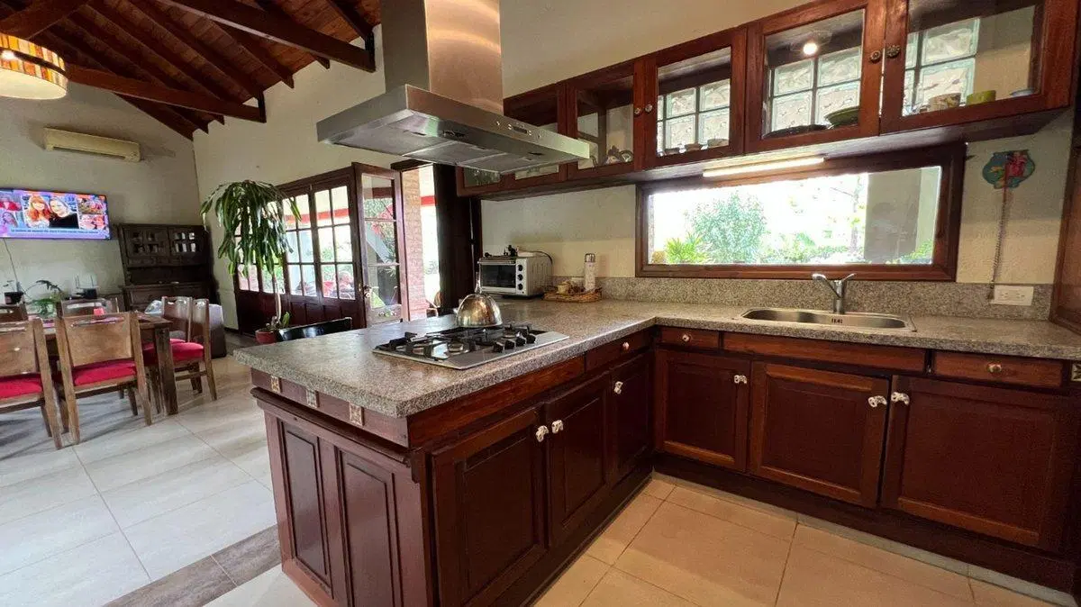 VENDE EXCEPCIONAL CASA EN LA MELINCA 3