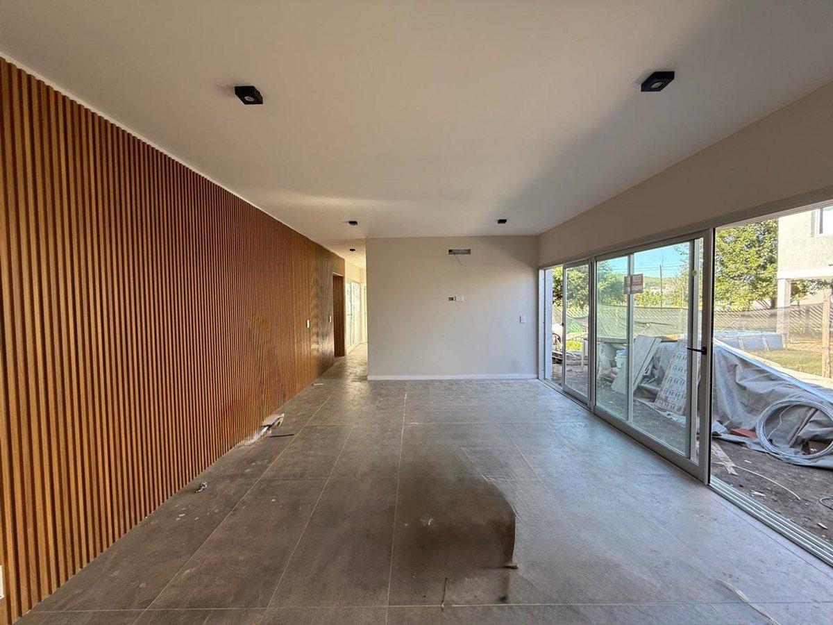 CASA EN TEJAS 4 PLANTA BAJA MALAGUEÑO