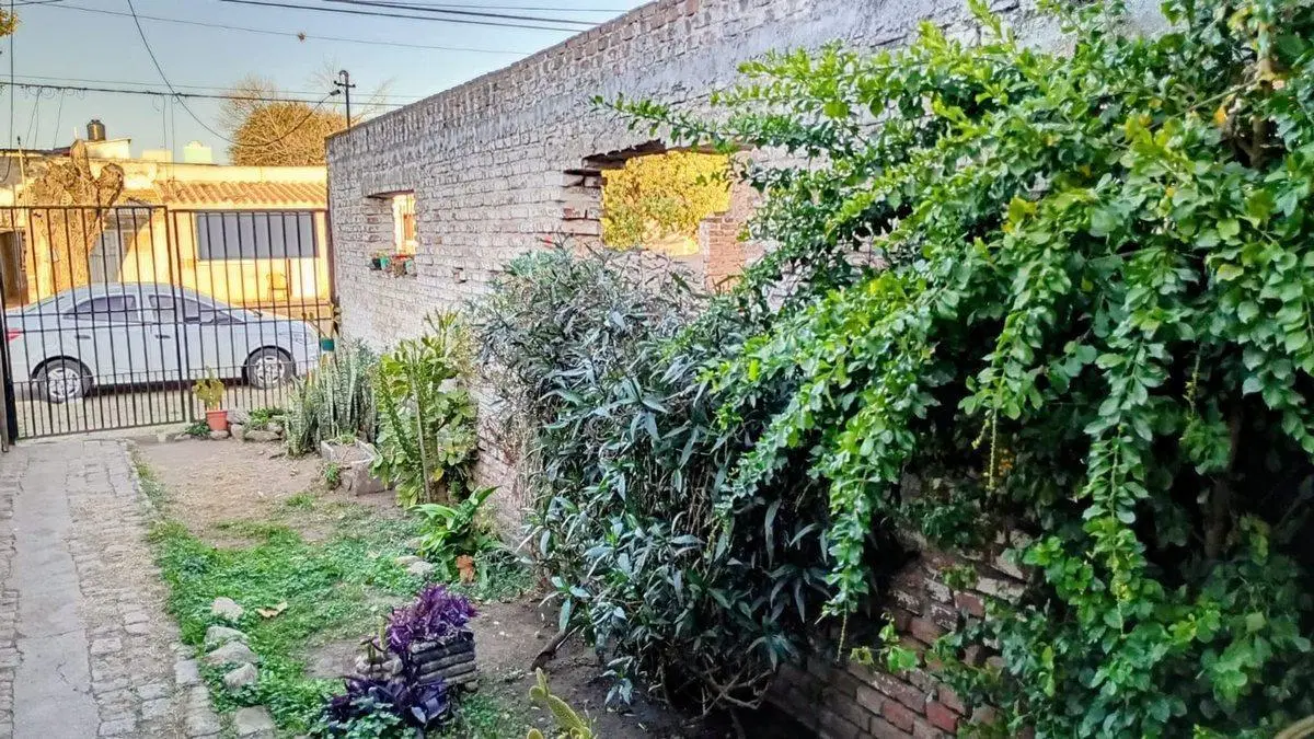 VENTA CASA 4 AMBIENTES A RECICLAR JESUS MARIA CBA 5