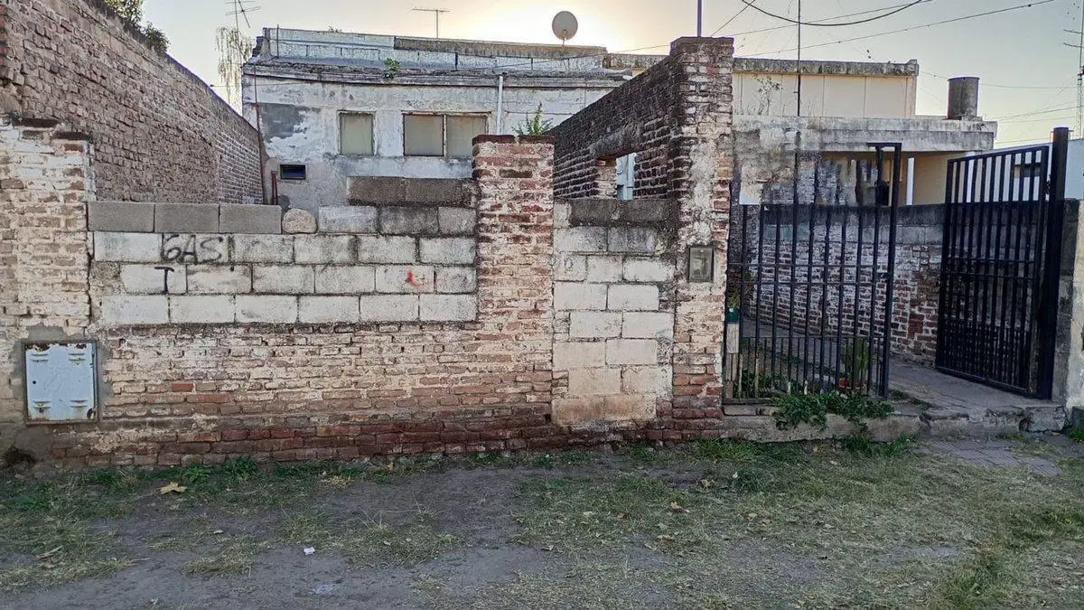 VENTA CASA 4 AMBIENTES A RECICLAR JESUS MARIA CBA 4