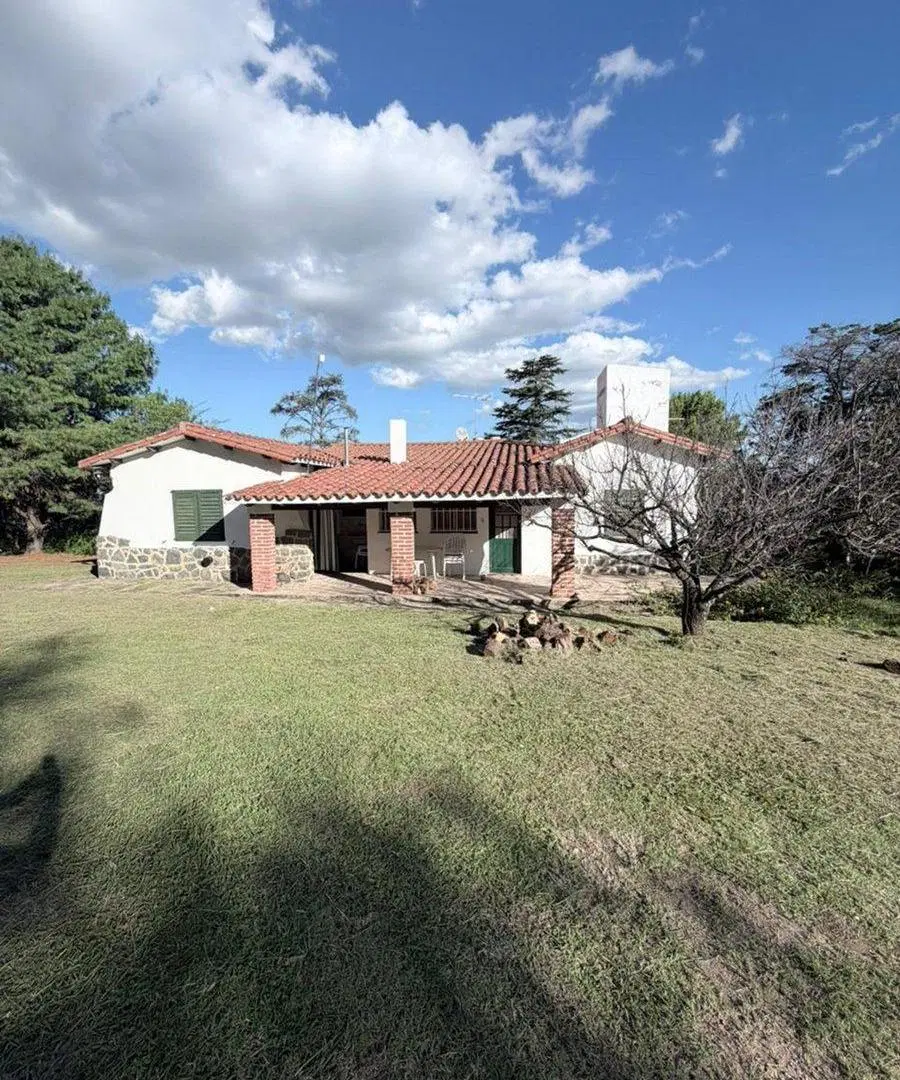 VENDO CASA 4 D 2 B - GRAN TERRENO- PARQUE SIQUIMAN 2