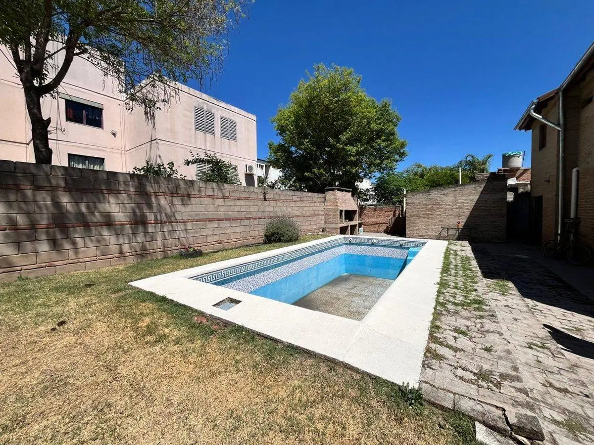 SE VENDE CASA 3 DORMITORIOS EN CHATEAU CARRERAS 5