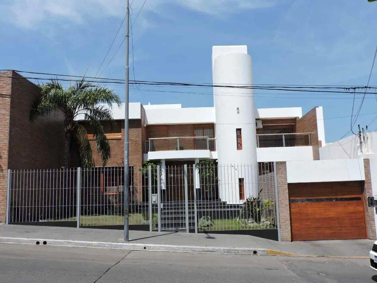 VENTA CASA DE CATEGORIA 4 DORMITORIOS SAN VICENTE 4