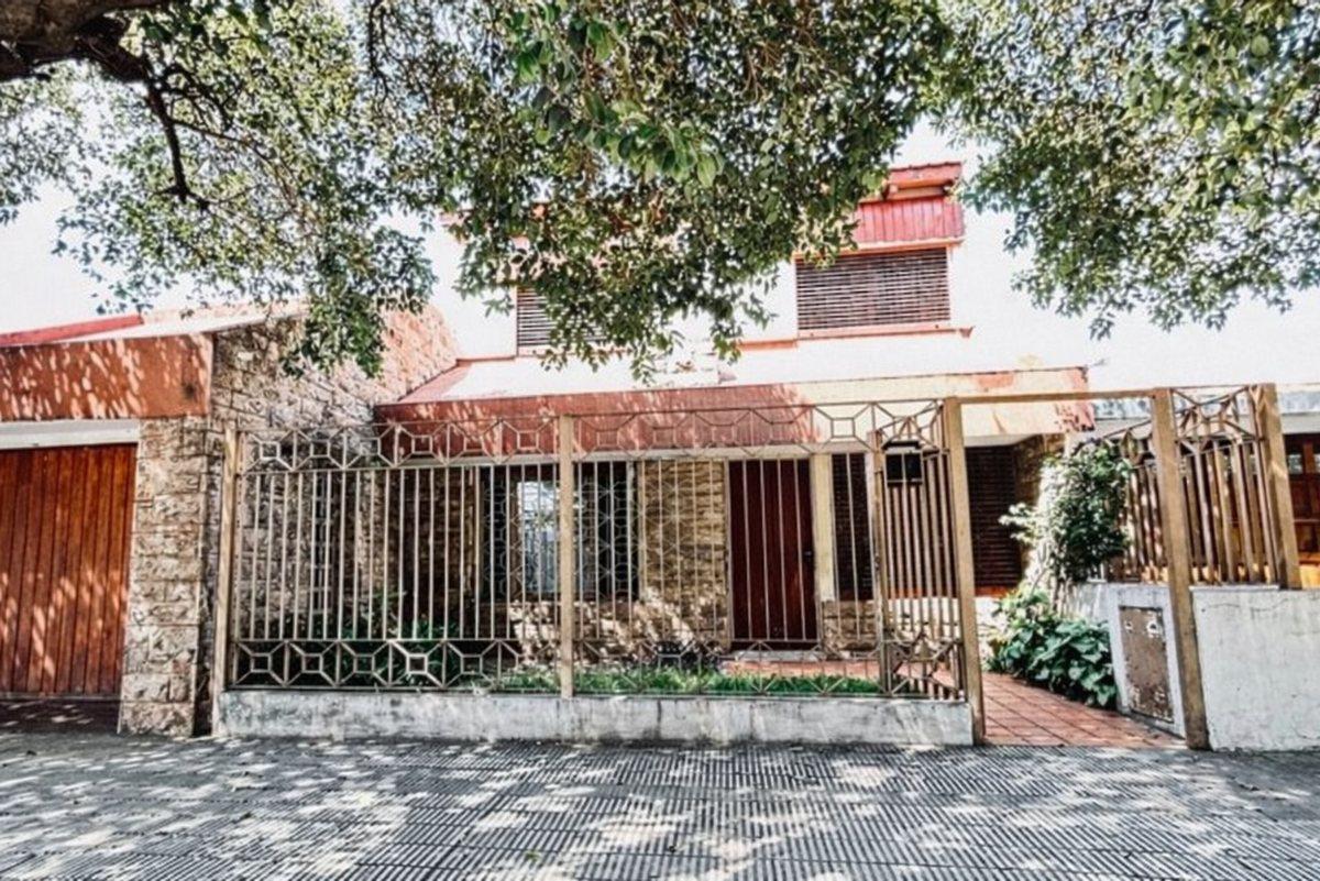 SE VENDE CASA DE 2 PISOS EN PQUE ATLANTICA
