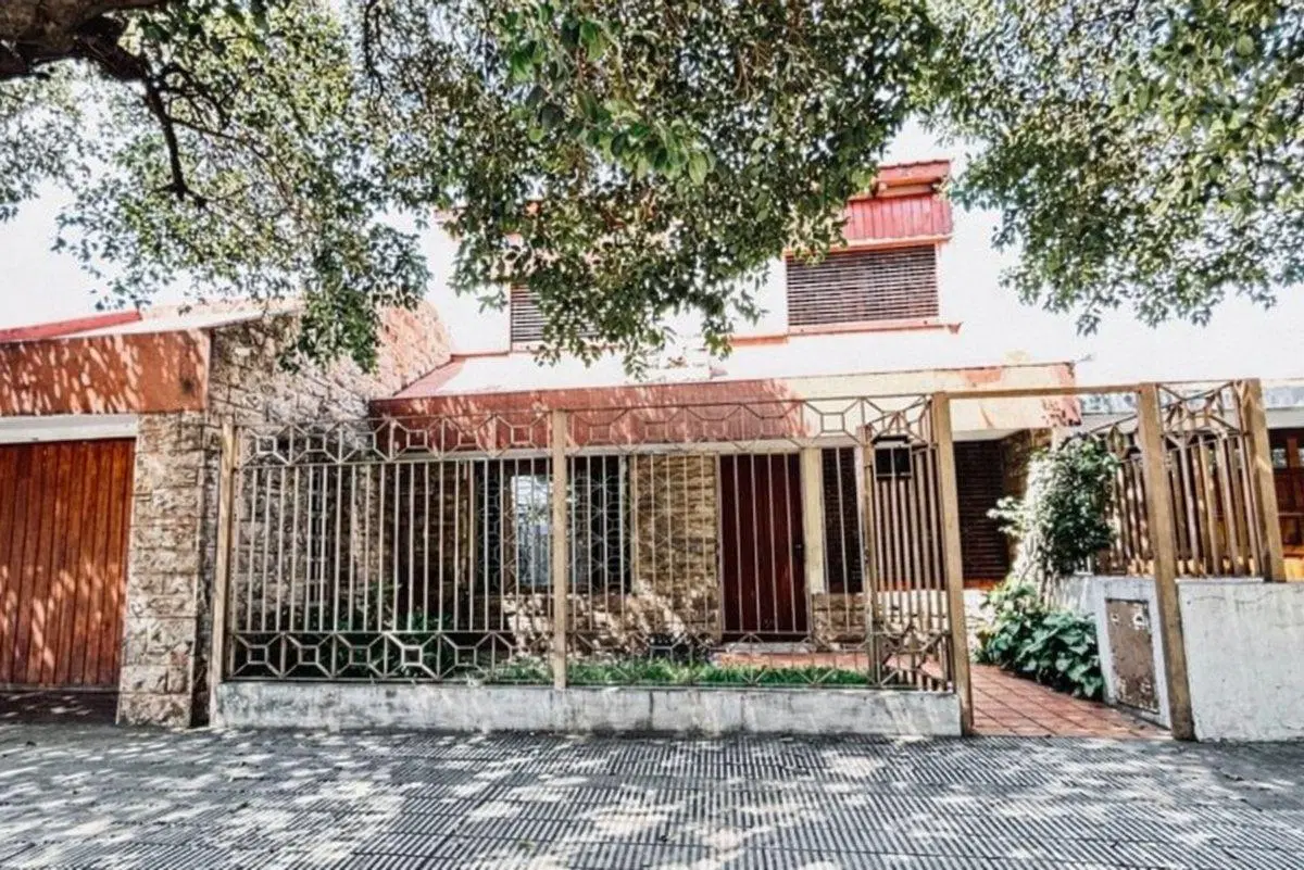 SE VENDE CASA DE 2 PISOS  EN PQUE ATLANTICA 2