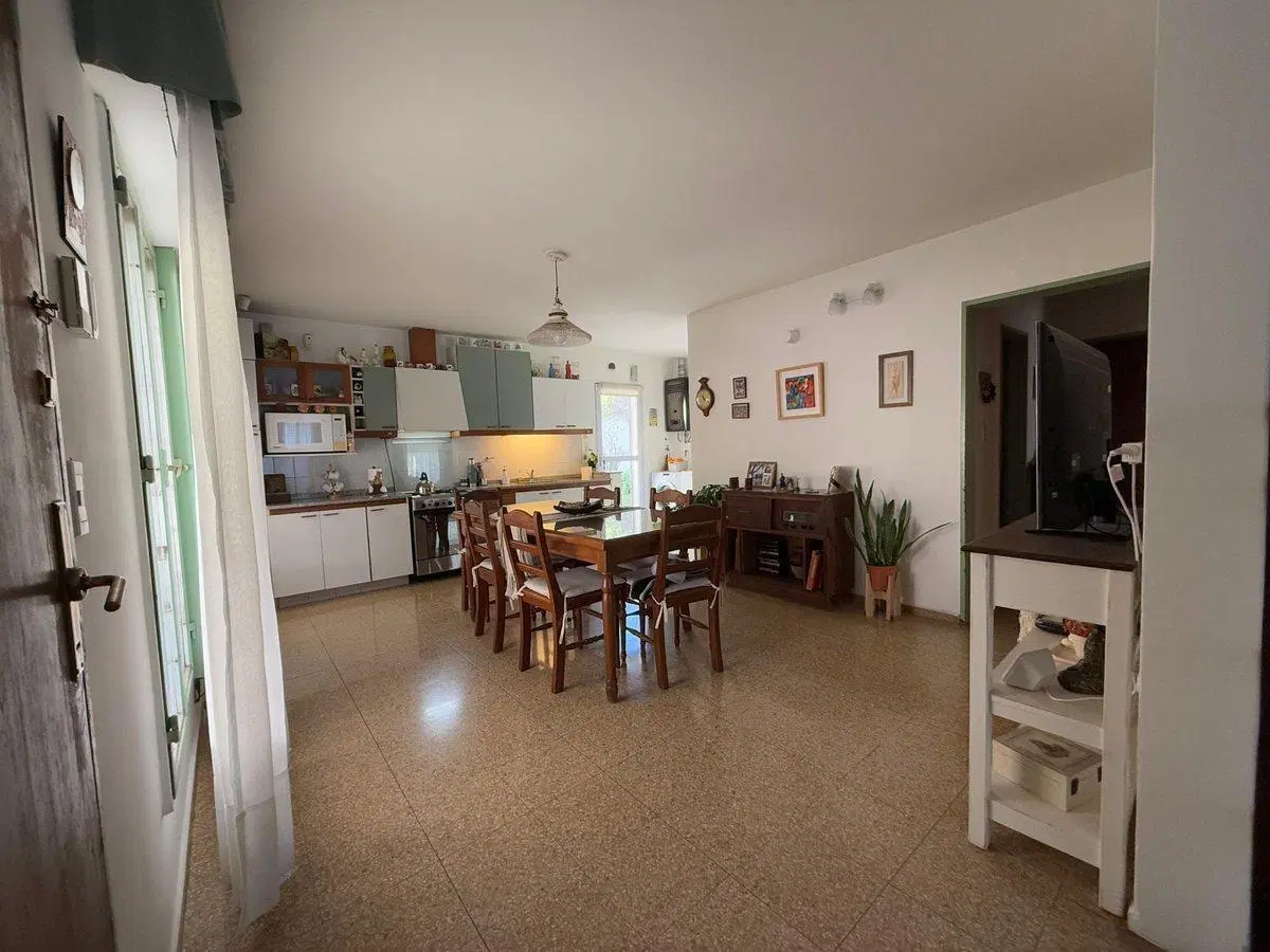 VENDE CASA CON PILETA BARRIO DEAN FUNES 5