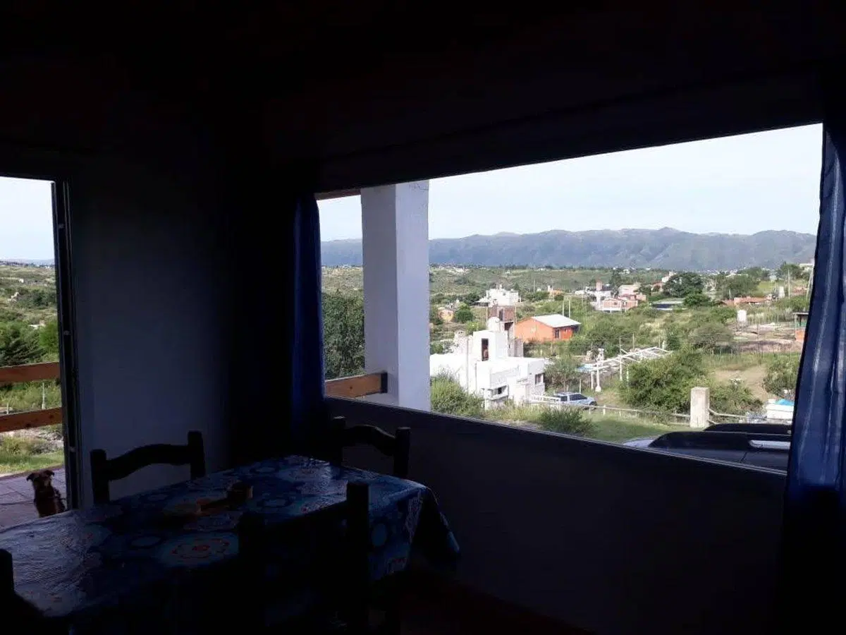 VENDO CASA 1 DORM  CON GRAN TERRENO 1300 -SIQUIMAN 5