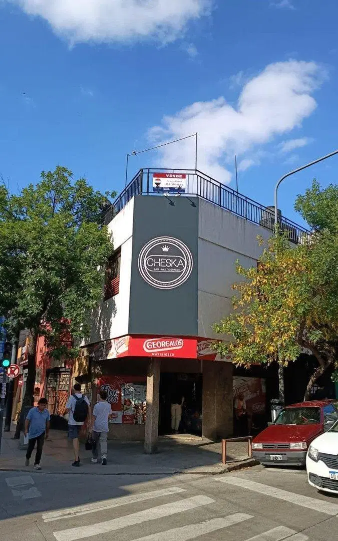 ESQUINA COMERCIAL ESTRATÉGICA EN GÜEMES 4