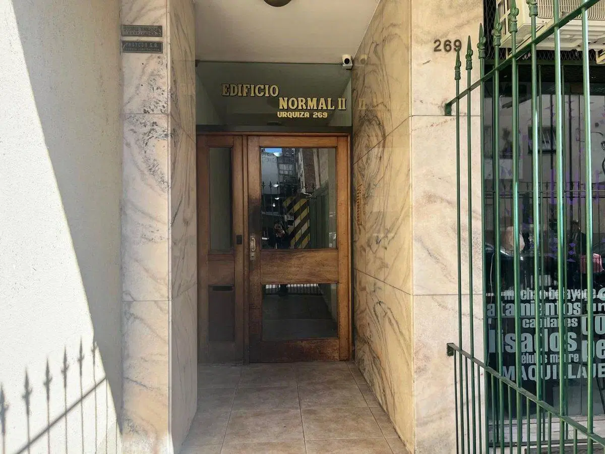 SE VENDE DPTO PLANTA BAJA CON PATIO ALBERDI 2