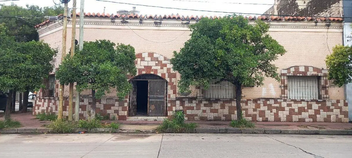 VENTA CASA ESQUINA ALBERDI ZONA D  A REMODELAR 5