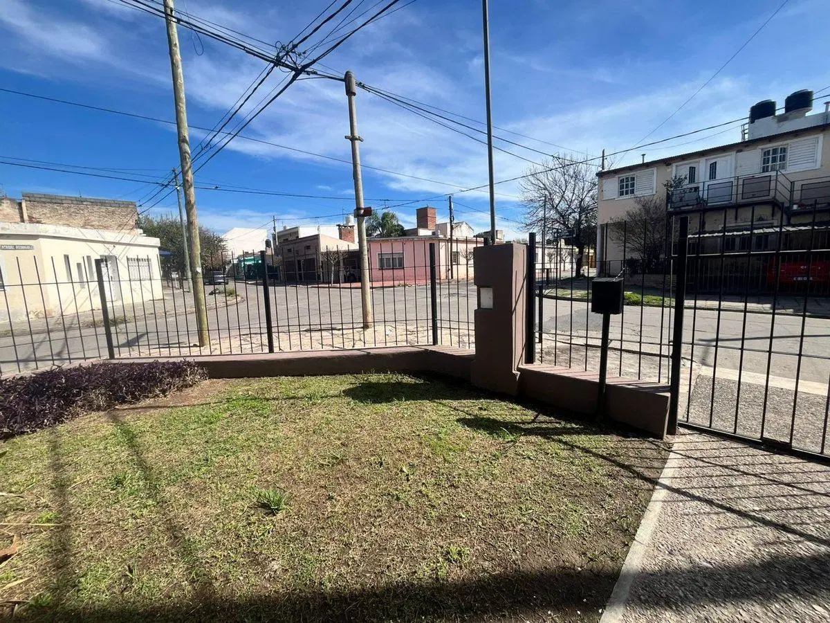 SE VENDE CASA MAS 2 PH EN COMANDANTE ESPORA 4