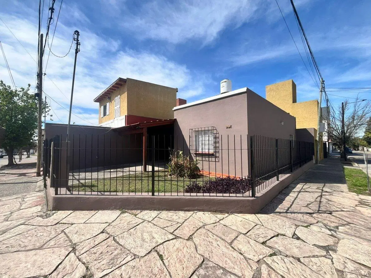 SE VENDE CASA MAS 2 PH EN COMANDANTE ESPORA 5