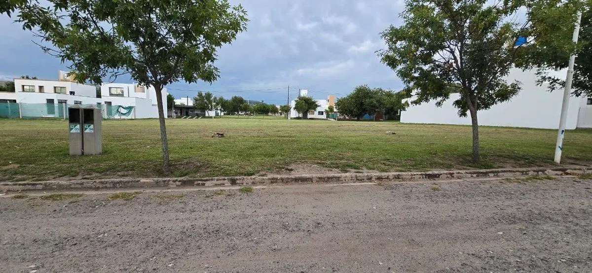 SE VENDE TERRENO EN TEJAS CUATRO 3