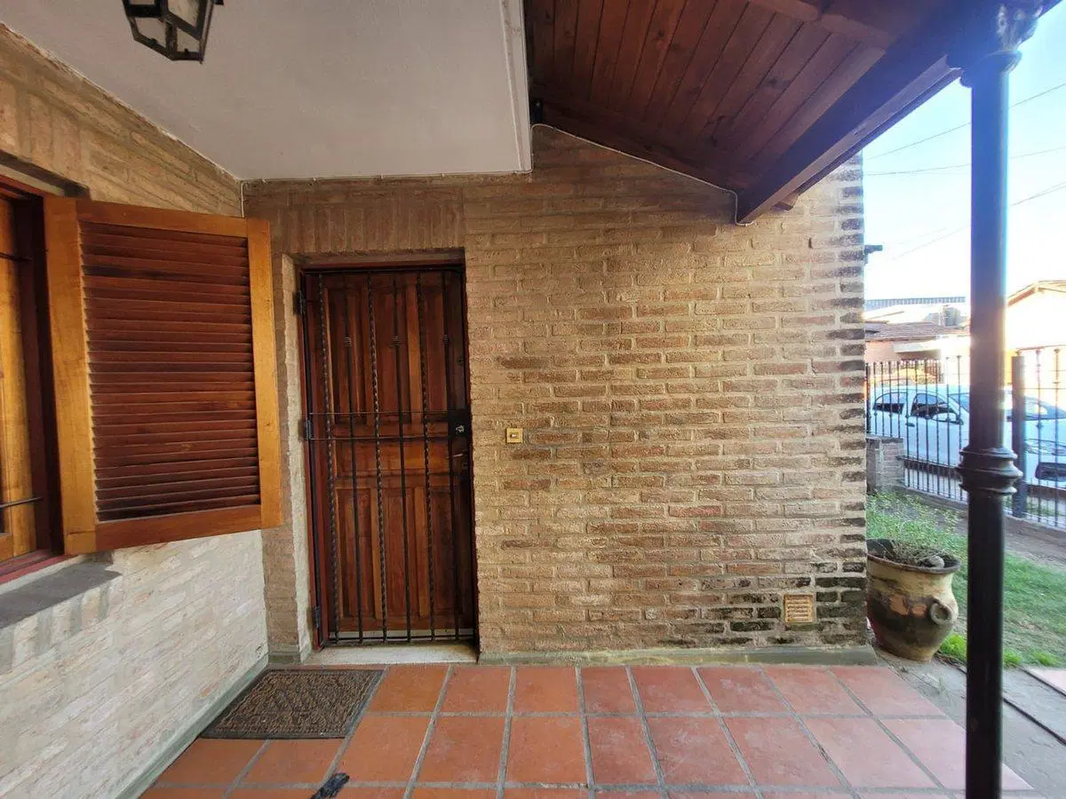 venta casa con quincho y pileta los boulevares 2