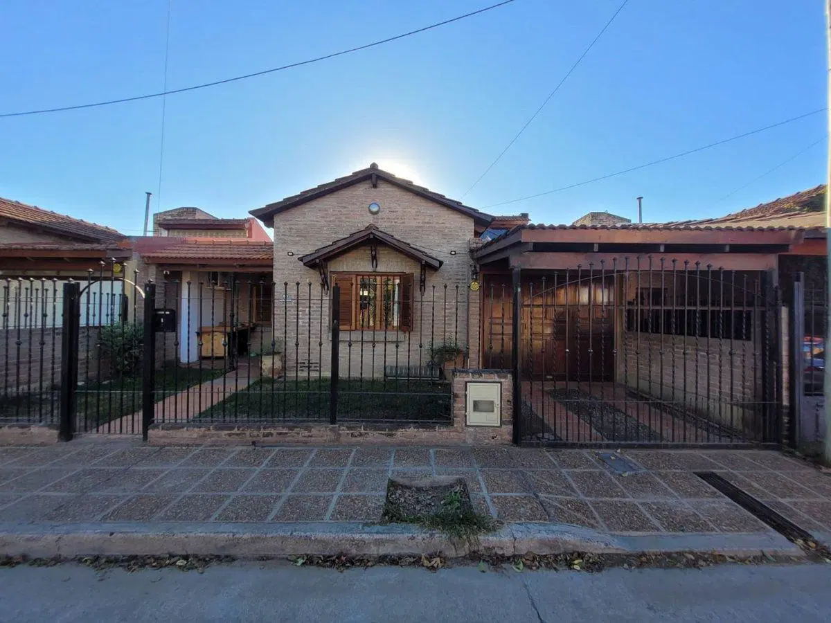 venta casa con quincho y pileta los boulevares 5