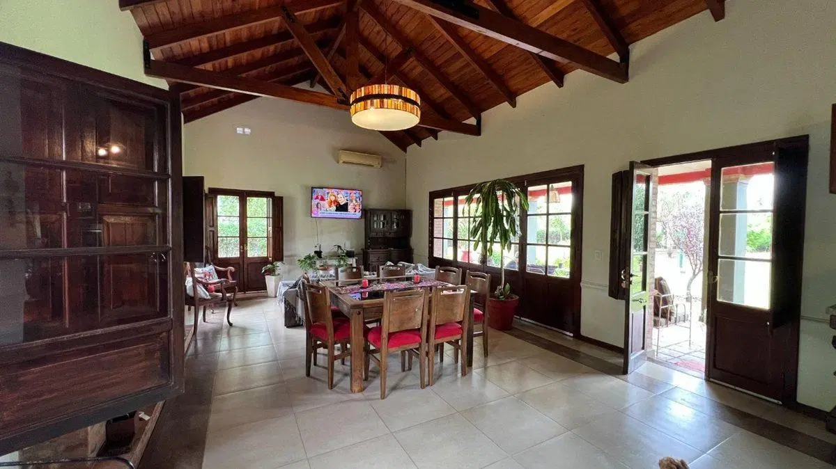 VENDE EXCEPCIONAL CASA EN LA MELINCA 4
