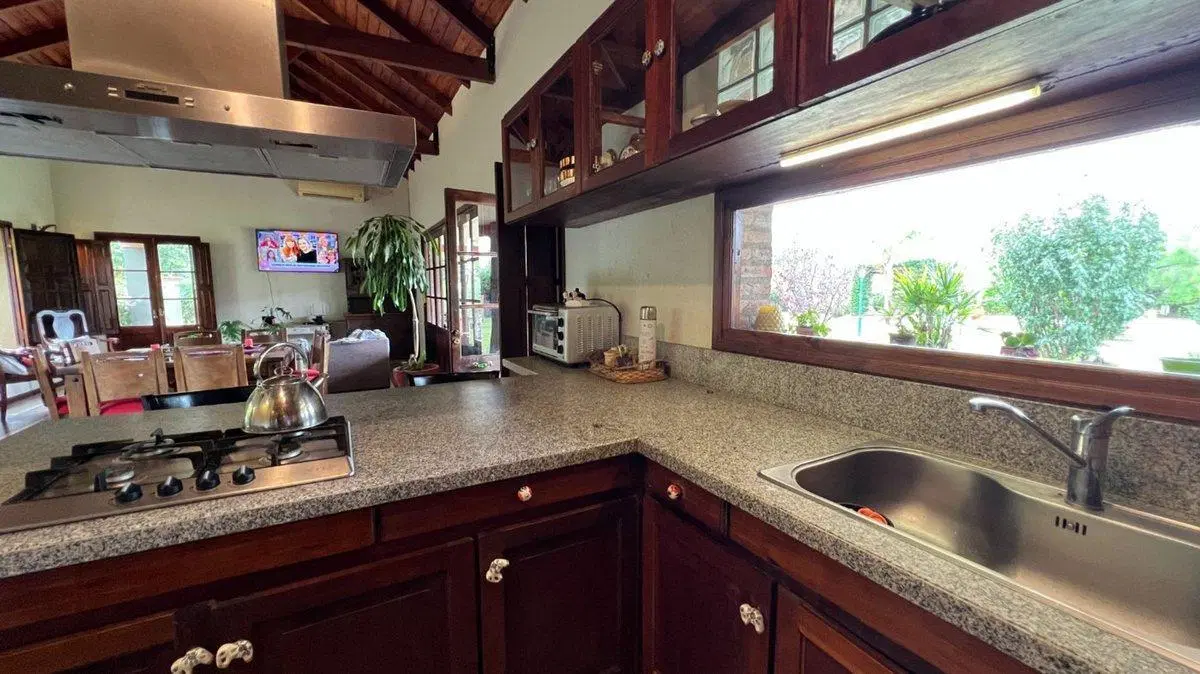 VENDE EXCEPCIONAL CASA EN LA MELINCA 3