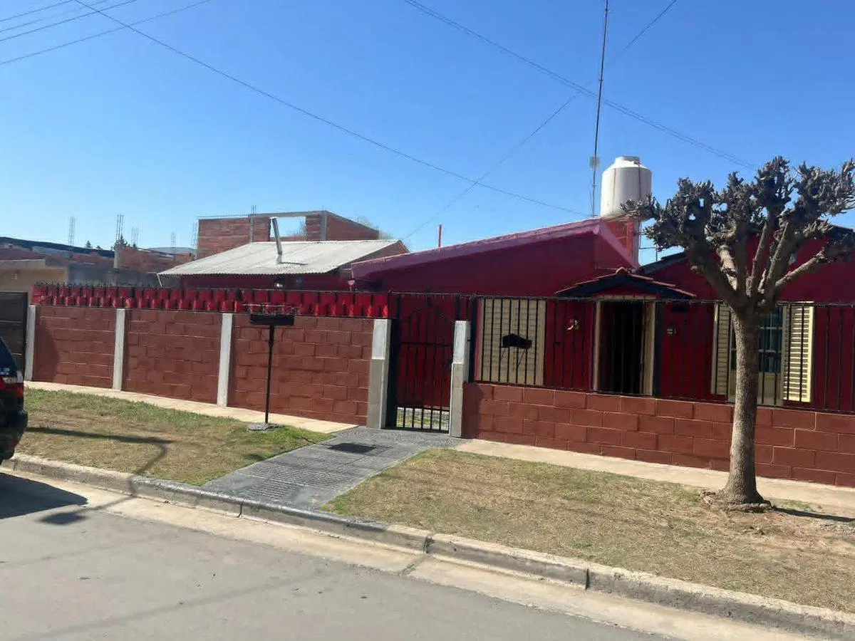 VENTA DOS CASAS DE 2 DORM EN ESTACION FLORES 8
