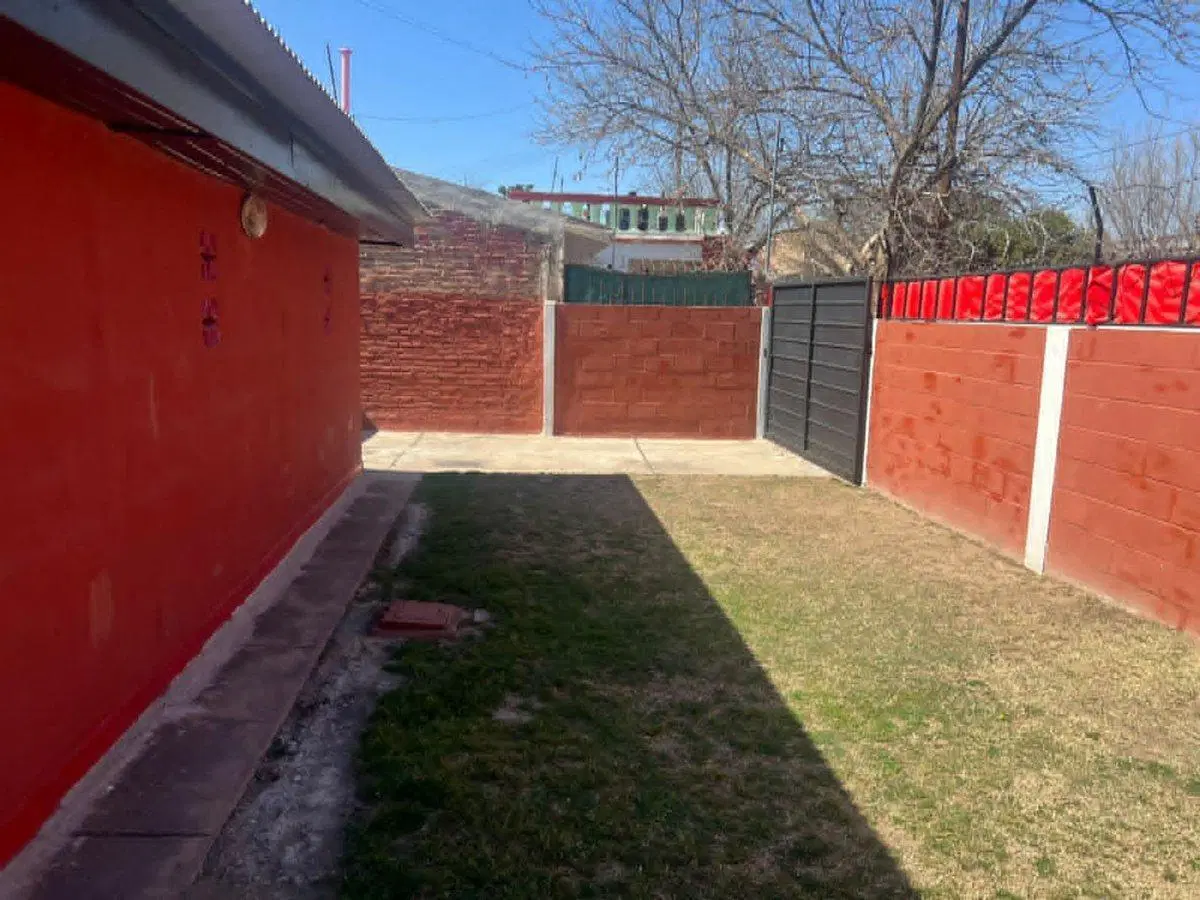 VENTA DOS CASAS DE 2 DORM EN ESTACION FLORES 2