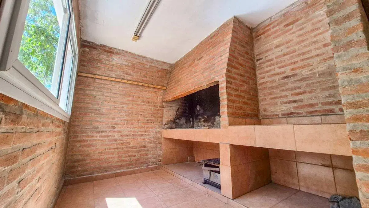 RE/MAX VENDE Bº CRISOL CASA 3 DORM. C/PILETA 2