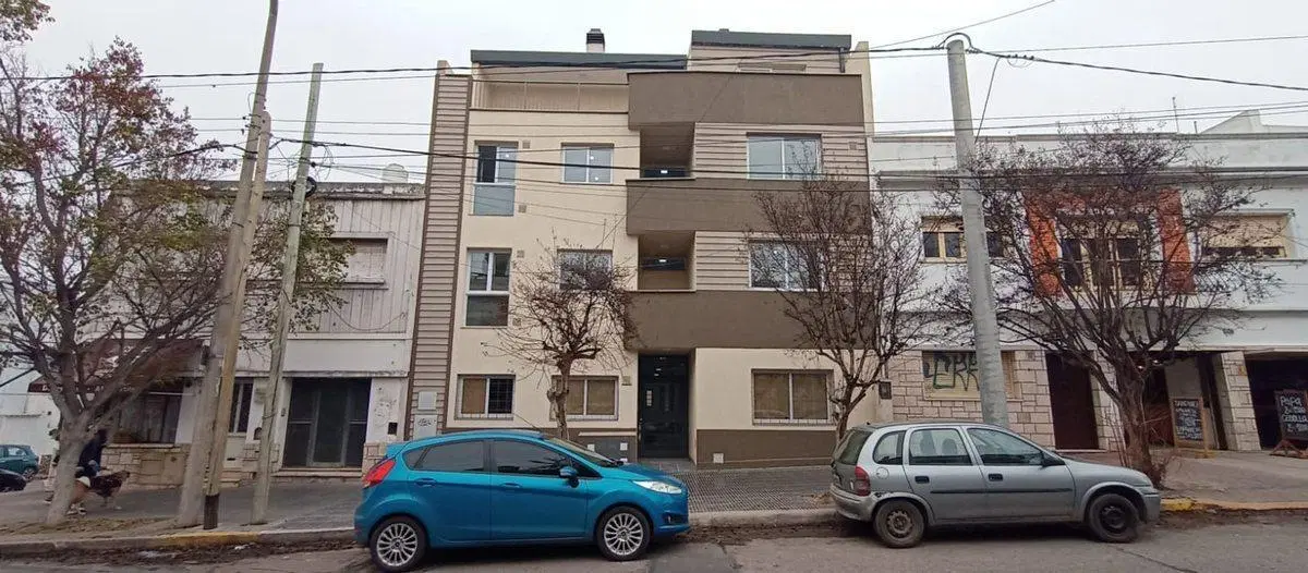 RE/MAX VENDE EN COFICO DEPTO 2 DORM. CON TERRAZA 2