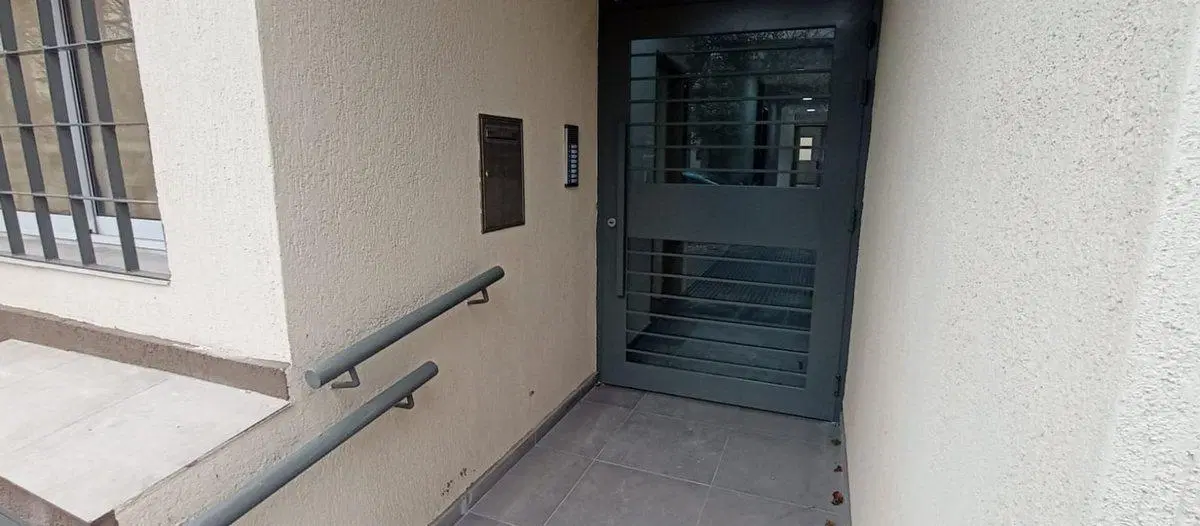 RE/MAX VENDE EN COFICO DEPTO 2 DORM. CON TERRAZA 3