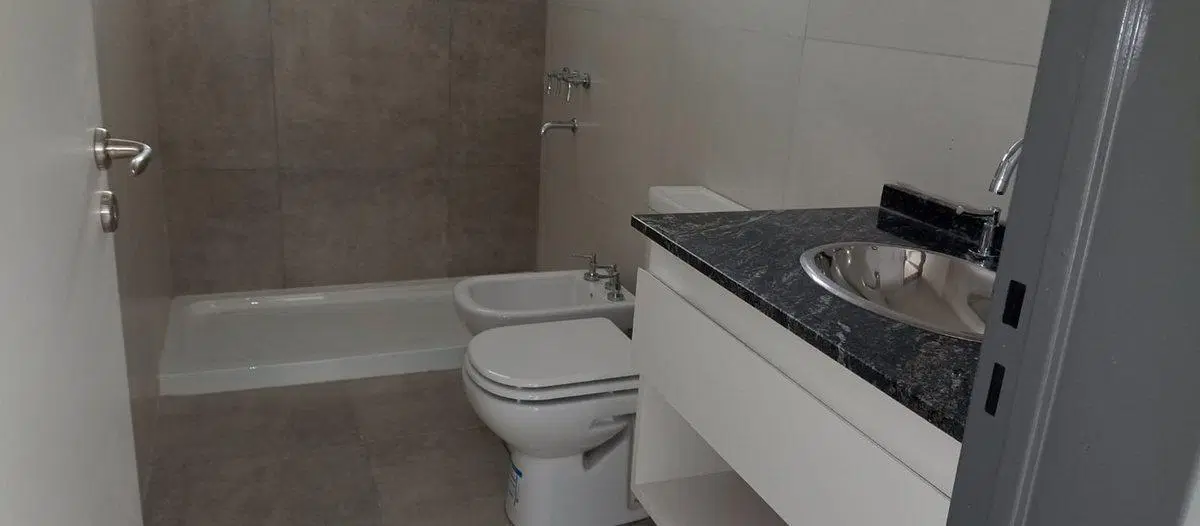 RE/MAX VENDE EN COFICO DEPTO 2 DORM. CON TERRAZA 4