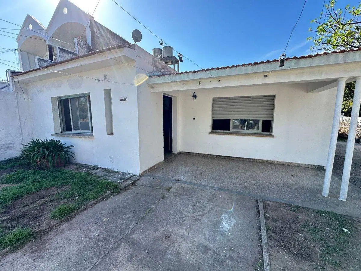 VENTA CASA ESQUINA 2 DORMITORIOS B BIALET MASSE 2