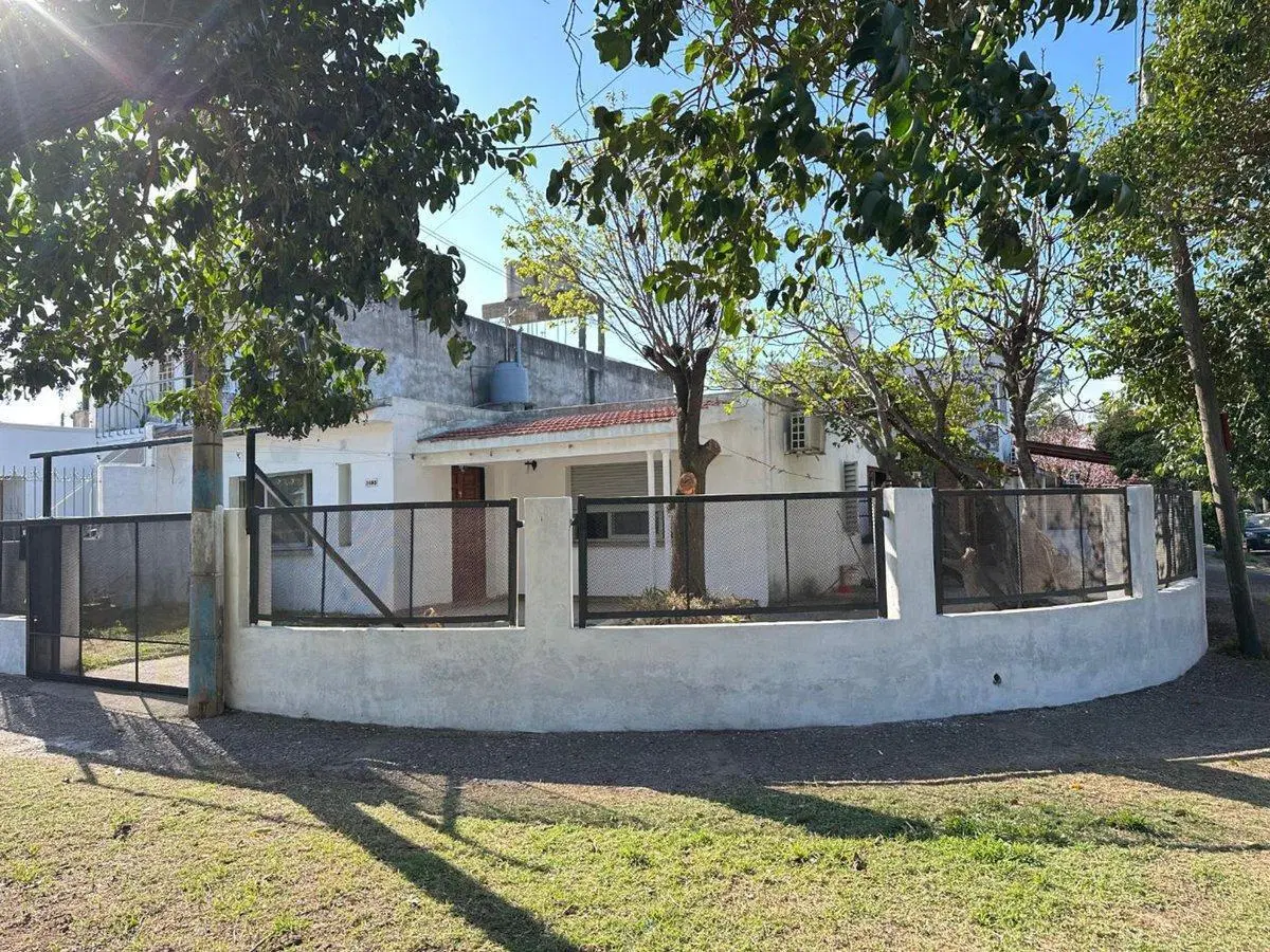 VENTA CASA ESQUINA 2 DORMITORIOS B BIALET MASSE 3
