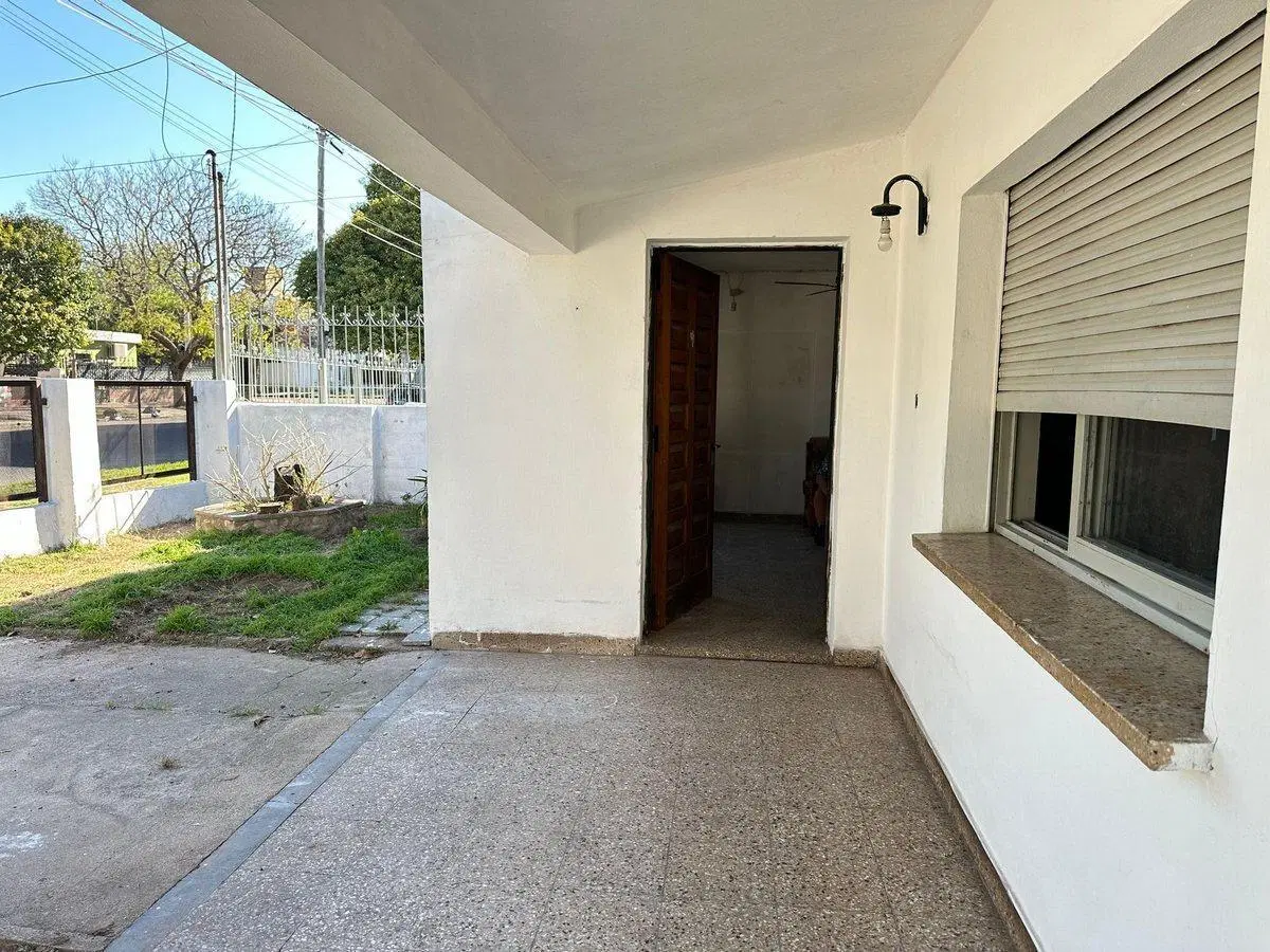 VENTA CASA ESQUINA 2 DORMITORIOS B BIALET MASSE 4