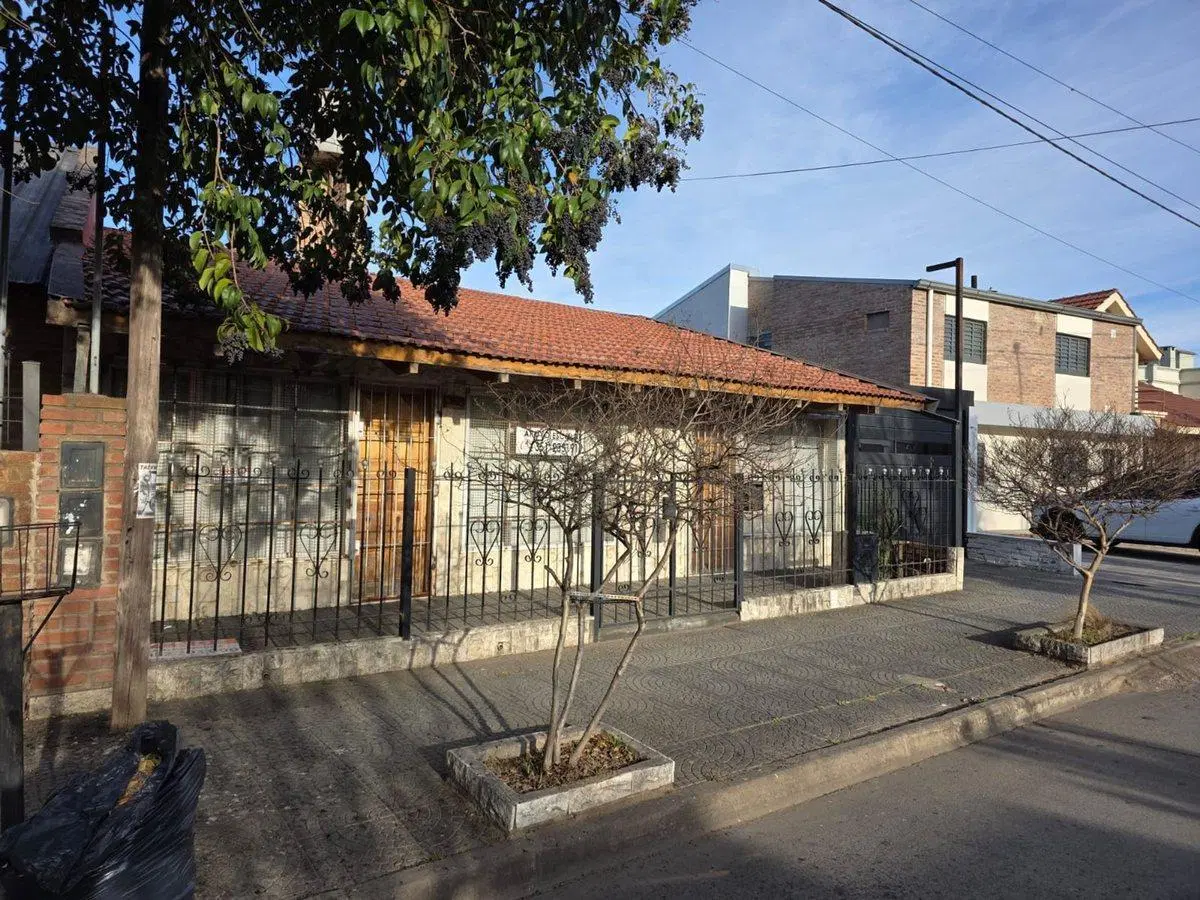 VENTA 2 CASAS Y 2 LOCALES BARRIO TEODORO FELS 8