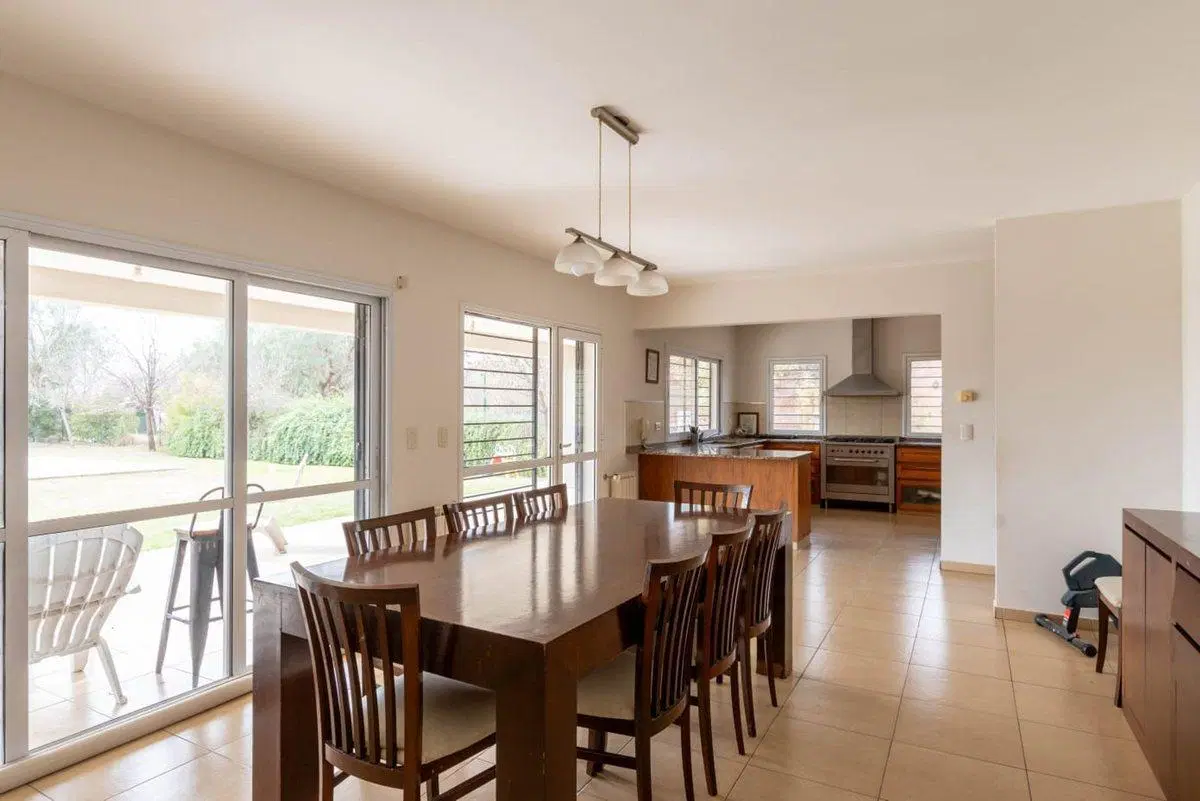 VENTA CASA EN "EL VIEJO ALGARROBO" 4 DORMITORIOS 3