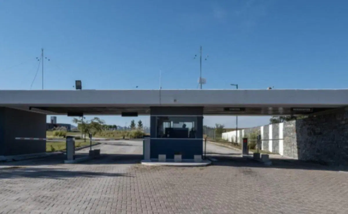 OPORTUNIDAD LOTE CON MEJORAS EN PUERTO DEL AGUILA 4