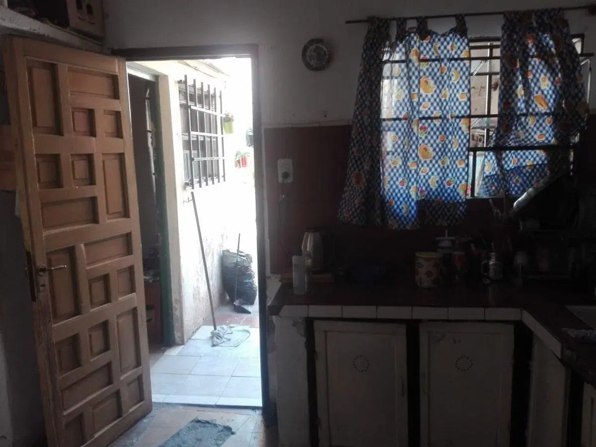 VENTA CASA MAS DEPTO A REFACCIONAR BARRIO COLON 5
