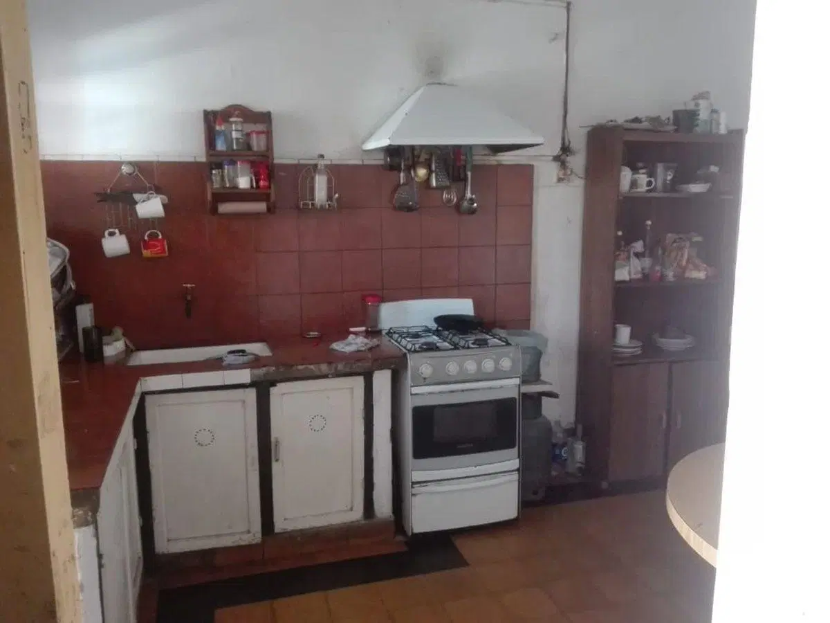 VENTA CASA MAS DEPTO A REFACCIONAR BARRIO COLON 2