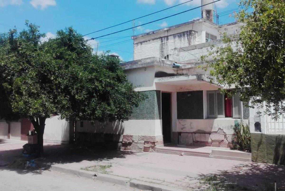 VENTA CASA MAS DEPTO A REFACCIONAR BARRIO COLON