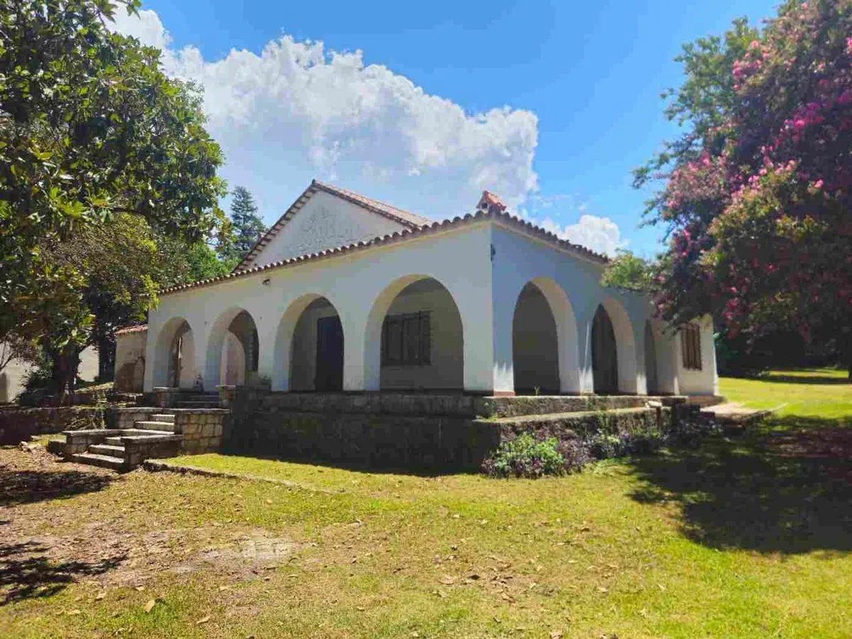 VENTA CASONA 4 DORM UNQUILLO TERRENO ESQUINA 2