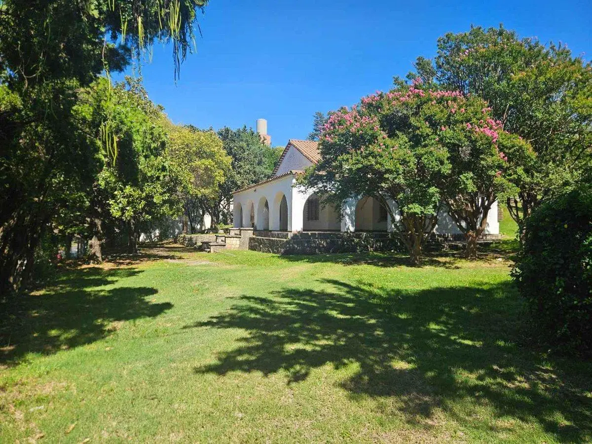 VENTA CASONA 4 DORM UNQUILLO TERRENO ESQUINA 5