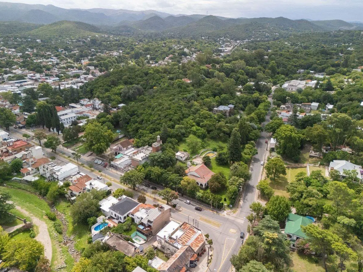 VENTA CASONA 4 DORM UNQUILLO TERRENO ESQUINA 3