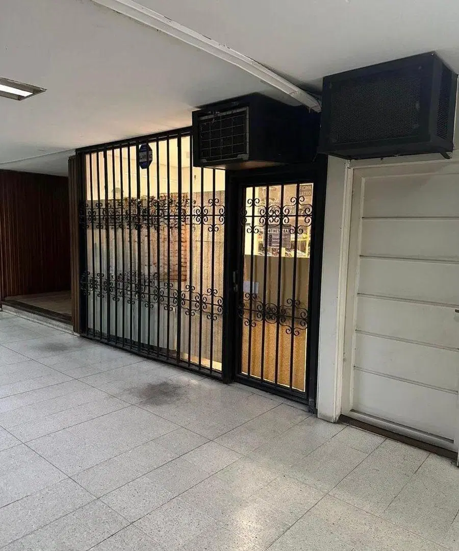 VENTA LOCAL CENTRO CON BAÑO Y OFICINAS 2