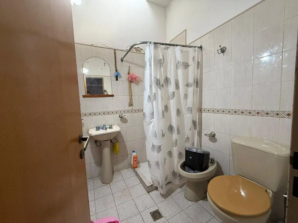 VENDE CASA + DPTO EN BARRIO YAPEYU 2