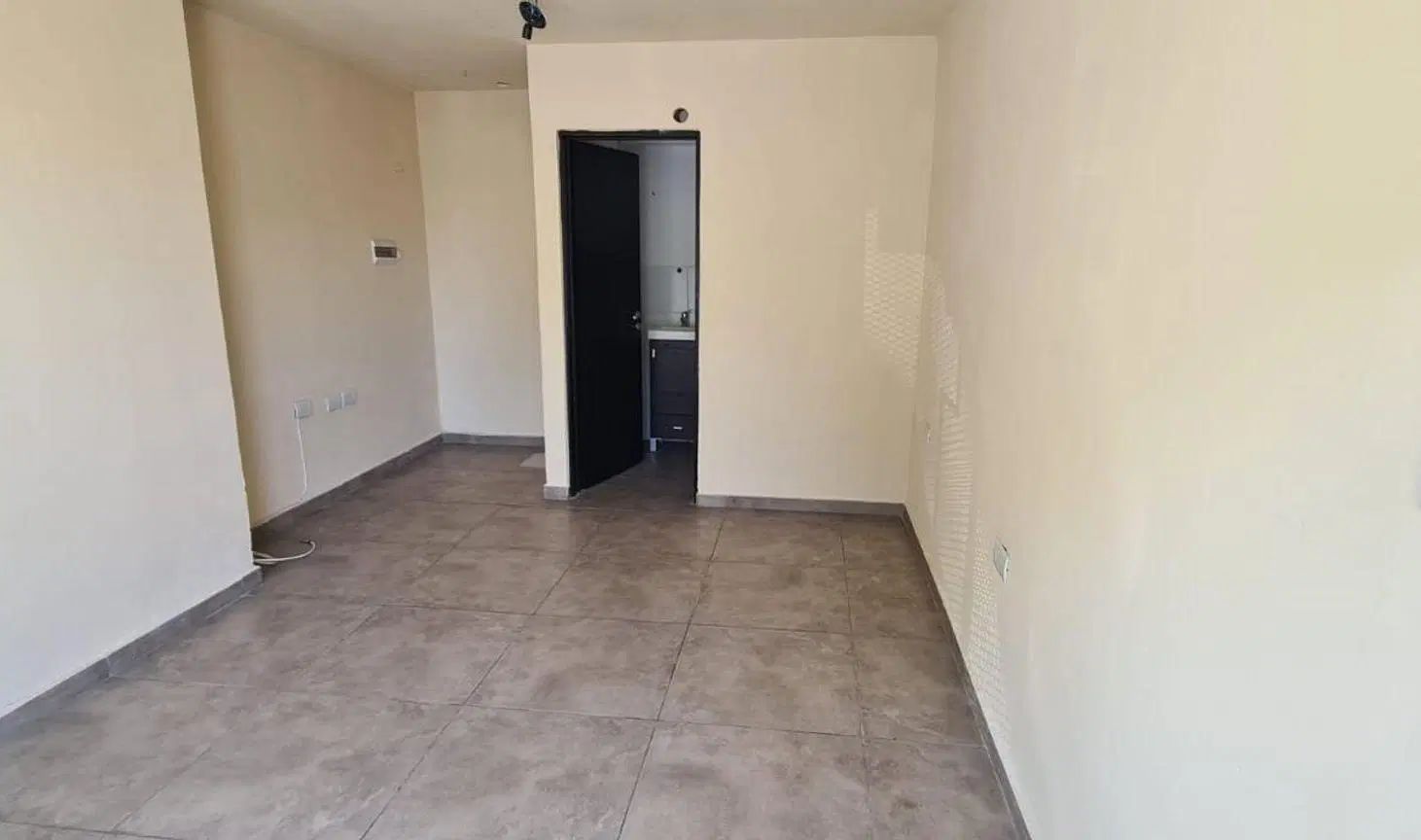 LOCAL COMERCIAL SOBRE DUARTE QUIROS 4