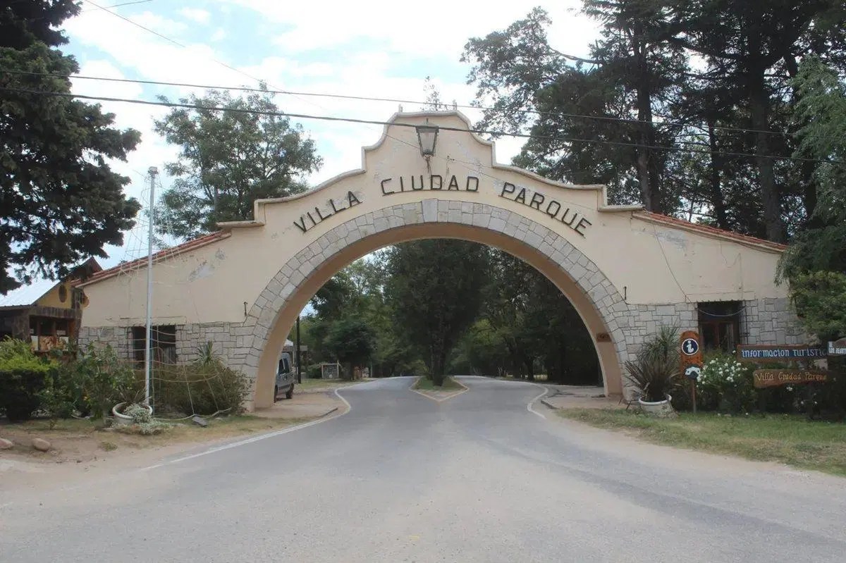 VENTA LOTE 490M2 VILLA C. PARQUE - LOS REARTES 2
