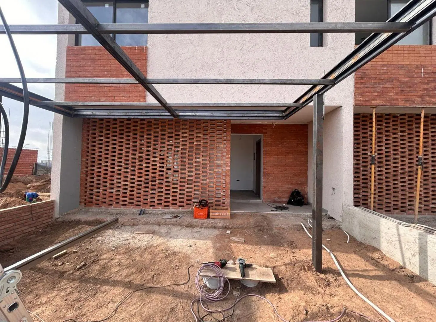 VENTA OPORTUNIDAD EN PAMPAS DE MANANTIALES 2