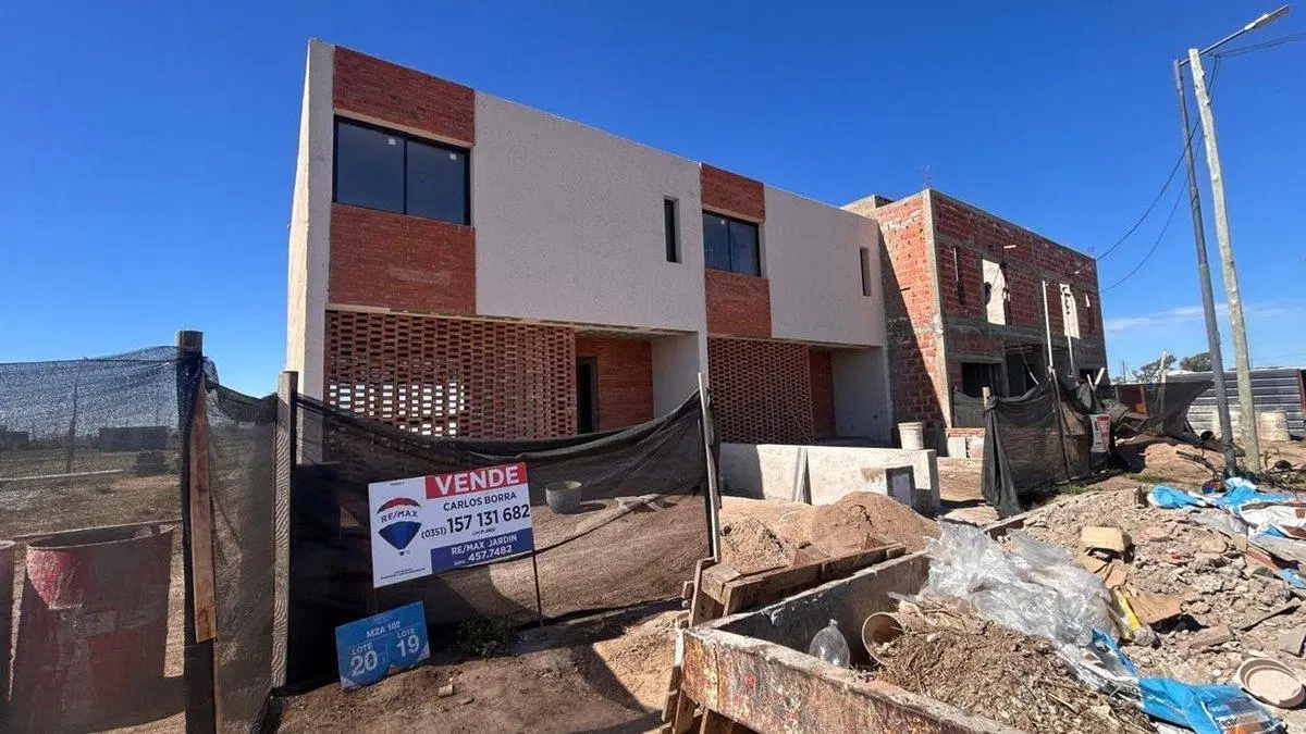 VENTA OPORTUNIDAD EN PAMPAS DE MANANTIALES 3